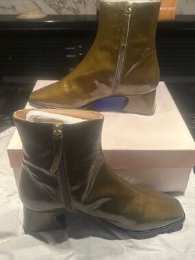 Ana Palma- Patent Leather bootie with leather wrapped heel